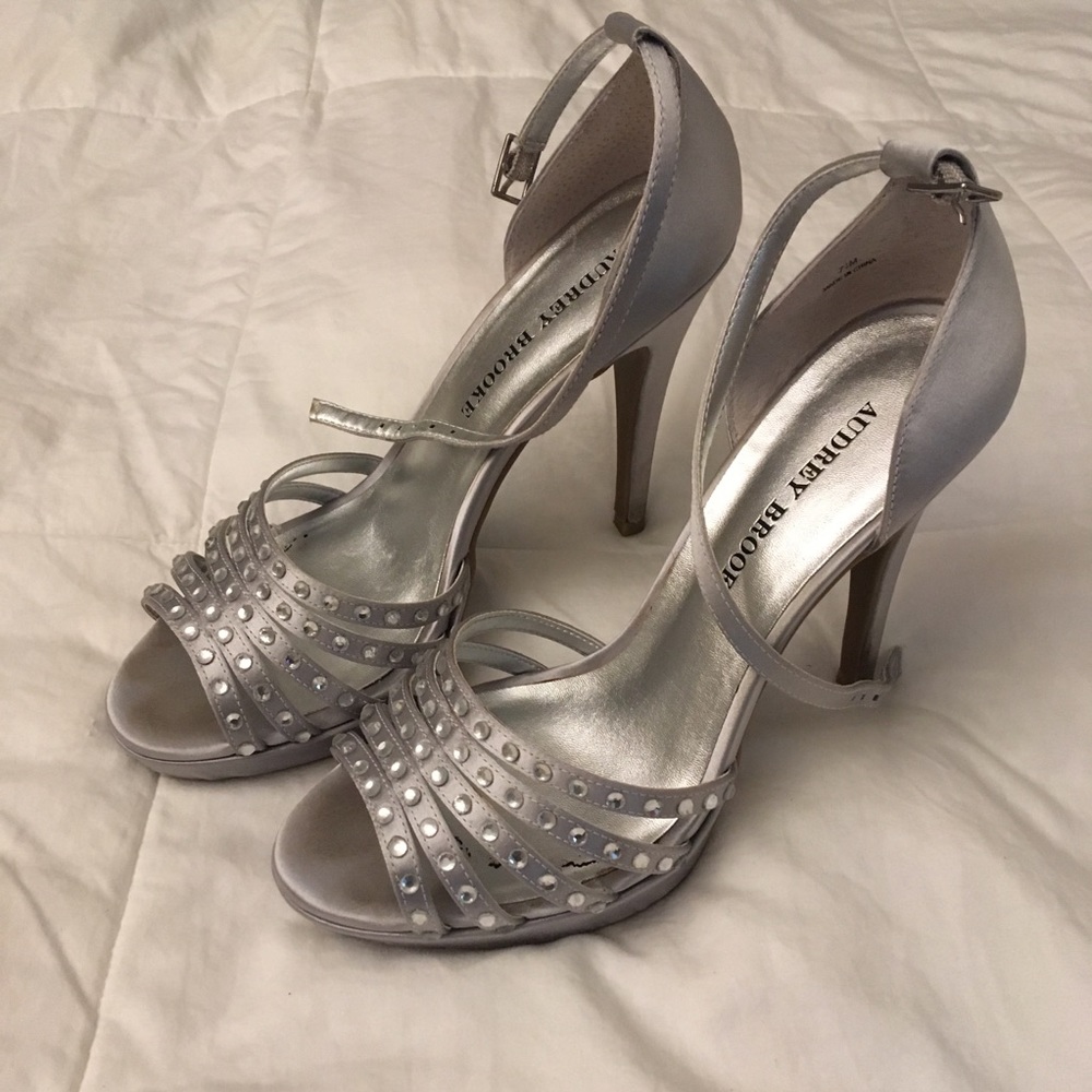 Audrey Brooke formal sandals - Picture 7 of 10